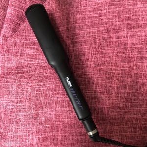 Heat freak iron hair straightener 1.5”